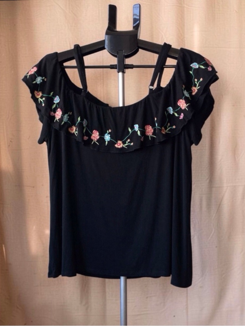 Torrid Super Soft Cold Shoulder Floral Embroidered Top 00